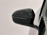ドアミラーに内蔵されているフラッシャーは視認性も良く安全運転に一役買ってます。