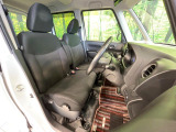 運転席シート廻りは使用感も少なく、良好な状態となっています。丁寧に使われていたことがよくわかりますね。