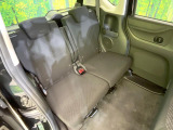 後部座席も気になるようなキズ・汚れやへたり等、大きなダメージはなく、良好な状態です。