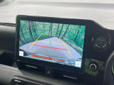 【バックカメラ】駐車時に後方がリアルタイム映像で確認できます。大型商業施設や立体駐車場での駐車時や、夜間のバック時に大活躍!運転スキルに関わらず、今や必須となった装備のひとつです!