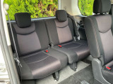 【 サードシート 】 3列目シートも大人がしっかり座れるので長距離でもストレスレスで車内全員が快適にドライブできます