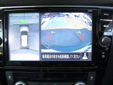 空の上から見下ろすような視点で駐車が出来るアラウンドビューモニター、前後左右の状況を把握でき、安心して駐車が可能です。