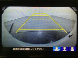 バックでの車庫入れも安心です! リアカメラが付いているバックモニター付のナビを装備しております。操作線もついており距離感も画面から確認できます。