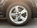 17インチ純正アルミホイール装備 全車両に標準装備の純正アルミホイールは、純正ならではのバランスの良いデザインと、走行安定性をお楽しみ頂けます。