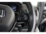 Hondaセンシングの機能のひとつ、アダプティブクルーズコントロール付!アクセルから足を離しても設定したスピードと前車との車間を保ち走行してくれます!車線維持もアシスト☆高速道路で疲労軽減ですね☆