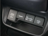 USB接続、HDMI接続、12Vの電源ソケットも使いやすい場所に装備されています。
