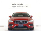 簡潔なラインと明確な意図をもって形作られたV60の外観は、伝統的なスカンジナビアンデザインそのものです。躍動感に溢れ優雅な雰囲気を持ち、細部に至るまで気を配られたその姿には確かな自信が映し出されます。