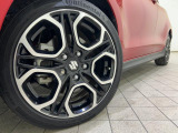 アルミホイール付!鉄ホイールと違って軽いので燃費にも影響してきます。ガソリンの高騰に少しは貢献します!足元がきまります。