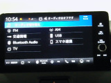 直感的に操作できるホンダ純正ディスプレイオーディオを搭載。スマホのナビアプリやBluetoothとの接続もスムーズで、ドライブの快適さがぐっと向上します。初めての方でも扱いやすい装備です。