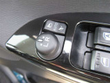 駐車時や狭い道でのすれ違い時に気を使うミラー。電動格納式ドアミラーはそんな時に便利です。