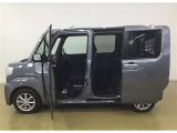 開口部が広く、乗り降りのしやすいお車です