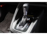 扱いやすい位置に配置されたフロアオートマチックです☆CVTを採用で滑らかでスムーズな走りが楽しめますよ♪