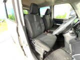 運転席シート廻りは使用感も少なく、良好な状態となっています。丁寧に使われていたことがよくわかりますね。