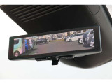 車両後方を映し出します・スマートルームミラー装備です。