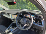 Audiのインテリアはエクステリア同様、優れたデザイン性とクオリティ、そして機能性を兼ね備えております。