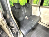 後部座席も気になるようなキズ・汚れやへたり等、大きなダメージはなく、良好な状態です。