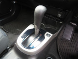 扱いやすい位置に配置されたフロアオートマチックです☆CVTを採用で滑らかでスムーズな走りが楽しめますよ♪