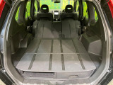 ラゲッジルームは、大容量のスペースを確保。普段のお買い物からレジャーまで、幅広く活躍してくれます!また、リアシートを倒すことでバリエーション豊かにお使いいただけます。