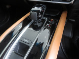ハイブリッド専用シフト☆ワンアクションでシフトチェンジが可能です◎SPORTモード使用時には直噴エンジンのハイパワーな走りを楽しめます☆☆パーキングブレーキは電子制御パーキングブレーキ☆☆
