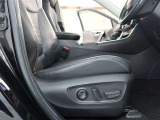 パワーシート搭載。微妙な調整が手軽にでき、ピッタリなポジションで運転することが可能です。
