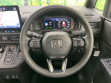 インテリアに合わせたデザインのステアリングは、運転される方のことも考え、運転しやすい形状、大きさです。是非一度、実際に触ってお確かめください。