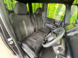 運転席まわりには十分なスペースがあり、大柄な方でもゆったり運転していただける環境です。