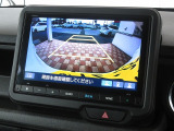 ギヤをRに入れるとナビの画面に後ろの映像が映るリヤカメラ付!後退時の安全確認やコンディションの悪い視界でもカラーバックモニターがドライバーをサポート☆☆☆