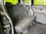 後部座席も気になるようなキズ・汚れやへたり等、大きなダメージはなく、良好な状態です。
