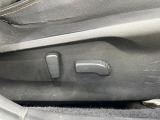 【パワーシート】スイッチ一つで簡単にシートの微調整が可能!電動だから力もいりません!自分に最適なシートポジションにセットして、快適なドライブをお楽しみください。