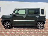 たくさんの方にスズキ車を知ってもらうため、常に多くの試乗車、中古車を展示しております。
