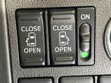 【両側パワースライドドア】スマートキーや運転席のスイッチで後席両側スライドドアの開閉が可能♪電動だから力を入れてドアを開ける必要が無く、小さなお子様でも簡単に開け閉めでき快適です♪