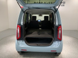 リアシートを倒すと、ラゲッジスペースを広くお使いいただけます!