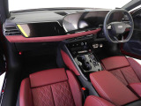 Audiのインテリアはエクステリア同様、優れたデザイン性とクオリティ、そして機能性を兼ね備えております。