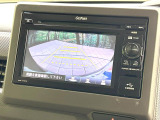 【バックカメラ】駐車時に後方がリアルタイム映像で確認できます。大型商業施設や立体駐車場での駐車時や、夜間のバック時に大活躍!運転スキルに関わらず、今や必須となった装備のひとつです!