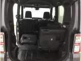 シートアレンジが多彩で、荷物の大小に応じてスペースを変えられる便利なお車です!