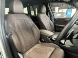 長時間の運転でも疲れにくく、オーナー様の事だけを考えて作成したBMWならではのとっておきのシートです。