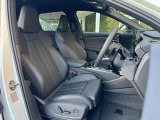 人間工学に基づいて設計されたシートは車のもっているドライビングフィールを存分にドライバーに伝えてくれるクオリティの高い仕上がりとなっています。