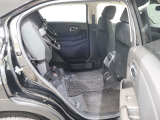HONDA独自の機構!リアシートはチップアップ(跳ね上げ)することにより背の高い荷物も楽々積み込みすることが可能!!より空間を有効にするためにも大変便利なシートアレンジになります!!