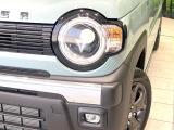【LEDヘッドライト】悪天候や夜間走行時も良好な視界を確保し安心して運転できる高輝度LEDヘッドライトを装備!点灯速度が早く、消費電力も抑えられています。