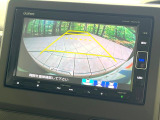 【バックカメラ】駐車時に後方がリアルタイム映像で確認できます。大型商業施設や立体駐車場での駐車時や、夜間のバック時に大活躍!運転スキルに関わらず、今や必須となった装備のひとつです!