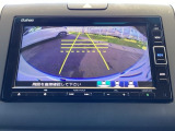 バックモニター付きで、車庫入れやバック時の後方確認をサポート。