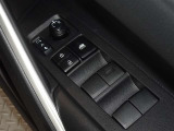 電動格納式ドアミラー・パワーウインドウを装備しています。