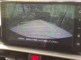 【バックカメラ】駐車時に後方がリアルタイム映像で確認できます。大型商業施設や立体駐車場での駐車時や、夜間のバック時に大活躍!運転スキルに関わらず、今や必須となった装備のひとつです!
