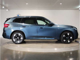 【BMWの伝統-3】BMWのお車は、&ldquo;駆け抜ける歓び&rdquo;を体現しております。走行の安定性とコーナリングの良さを追求し、思い通りにハンドルの操作可能です。