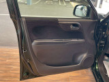 【助手席内ドア 】ドアポケットやトレイも備え、小物の収納に便利。日常使いにも配慮された設計です!