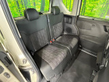 後部座席も気になるようなキズ・汚れやへたり等、大きなダメージはなく、良好な状態です。