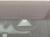 【ホンダセンシング】走行中に前方の車両等を認識し、衝突しそうな時は警報とブレーキで衝突回避と被害軽減をアシスト。より安全にドライブをお楽しみいただけます。