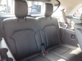 【サードシートも快適】サードシートも広い空間で、ゆったりとくつろげます。
