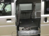 シートアレンジが多彩で、荷物の大小に応じてスペースを変えられる便利なお車です!