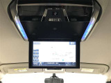 【後席モニター装備車】お出かけ時の渋滞!お子様や同乗者の方が退屈しません。ドライバーは運転に集中できます♪